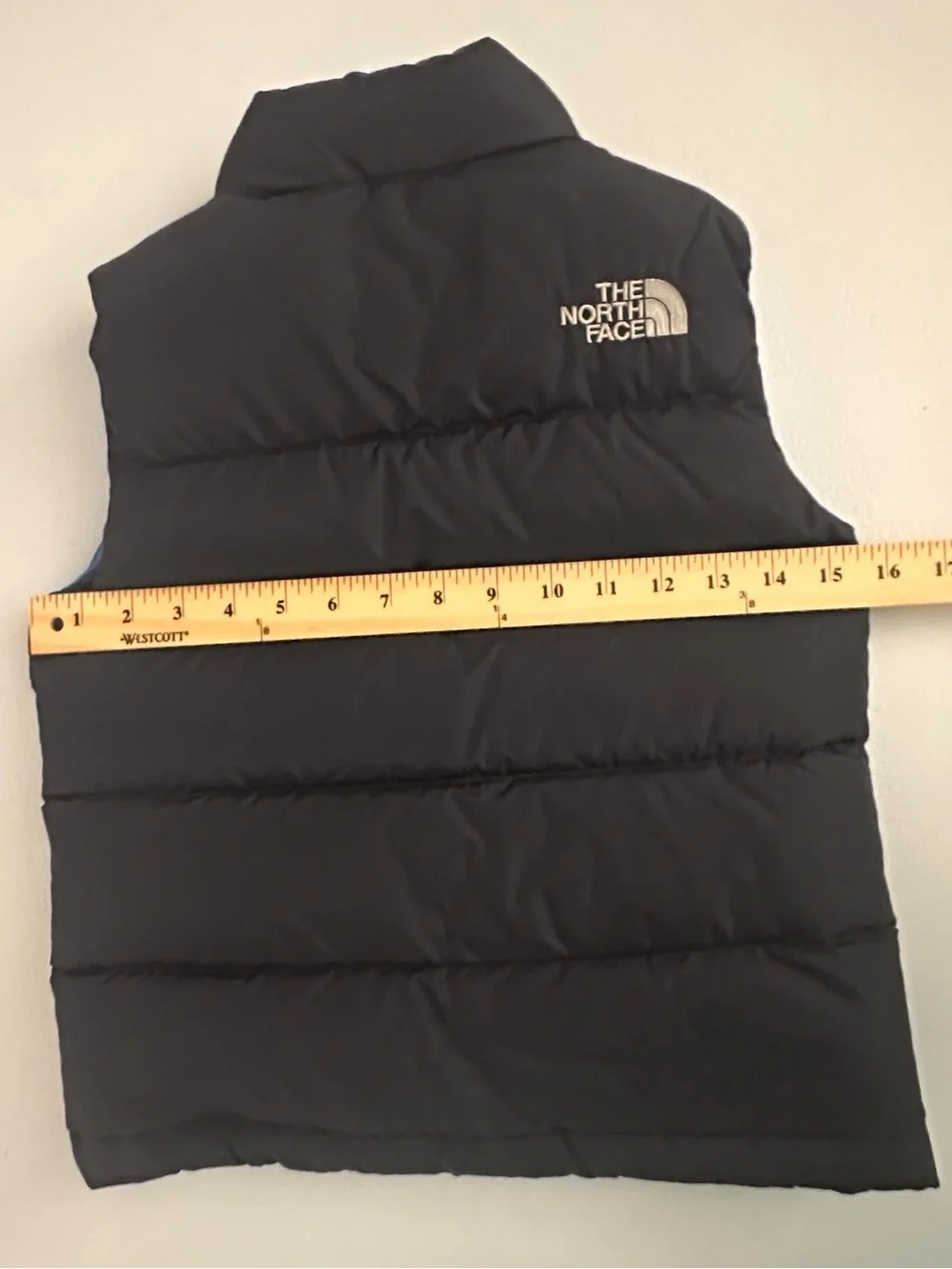 The North Face Kids Navy & Black 550 Down Puffer Vest